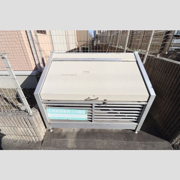 現地周辺 (ゴミ置き場)