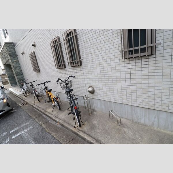 現地周辺 (駐輪場)