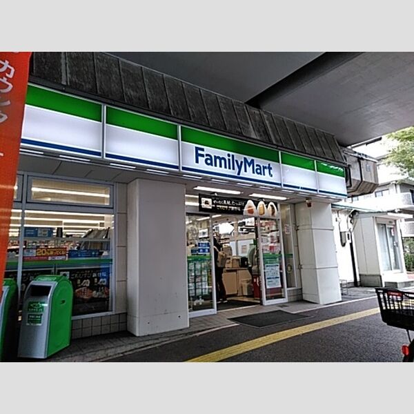 現地周辺 (ファミリーマート千葉大学前店 202M)