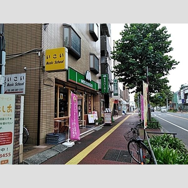 現地周辺 (モスバーガー千葉大学前店 136M)
