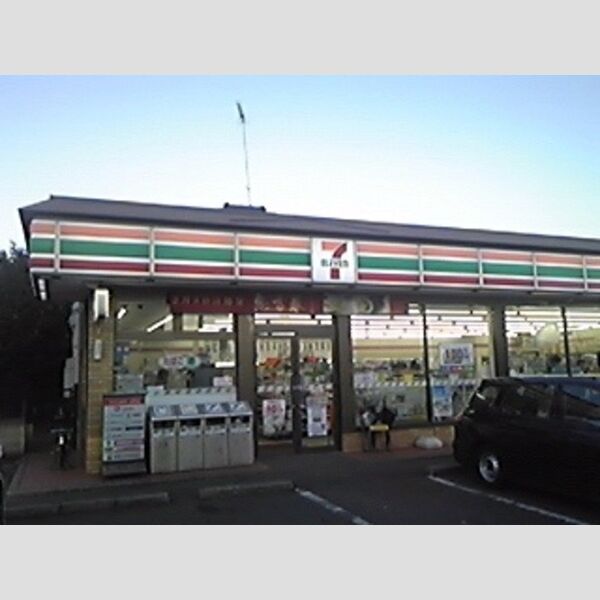 現地周辺 (セブンイレブン成田本三里塚店　849M)