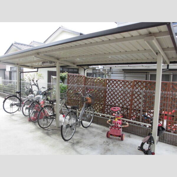 現地周辺 (駐輪場)