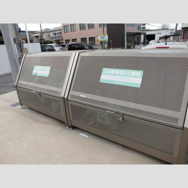 現地周辺 (ゴミストッカー)