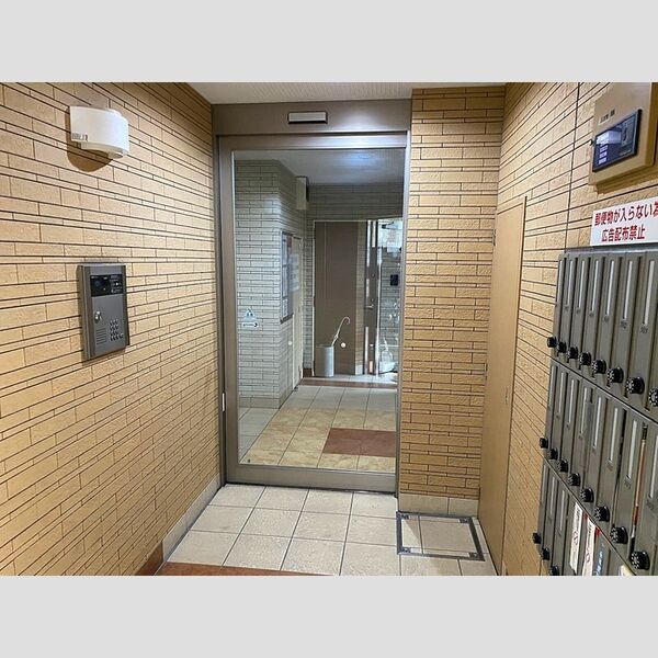 エントランス (エントランス)