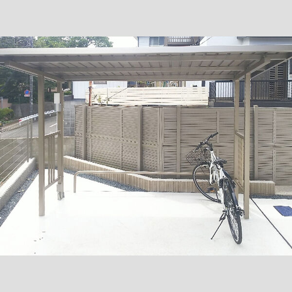 現地周辺 (駐輪場)