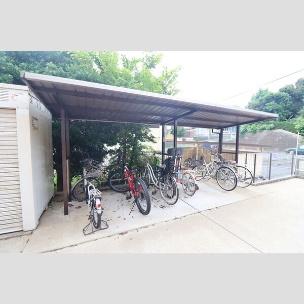 駐車場 (駐輪場)