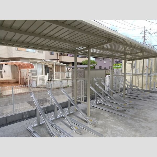 現地周辺 (駐輪場)