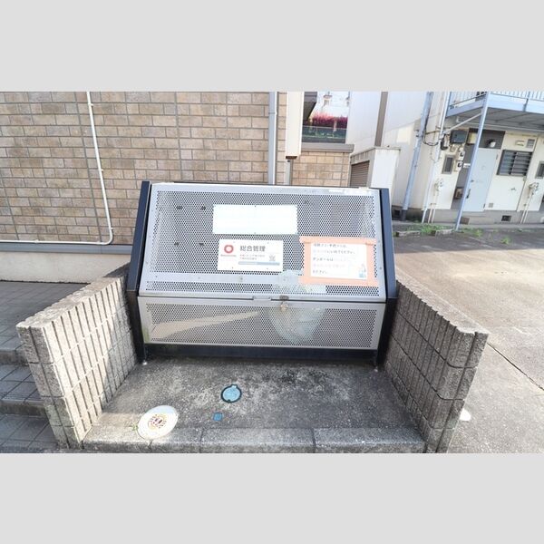 現地周辺 (ゴミ置き場)