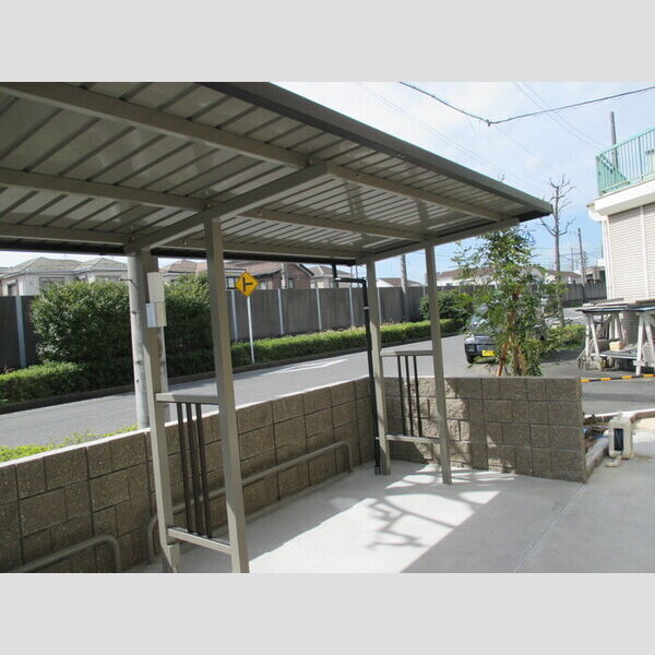 現地周辺 (駐輪場)