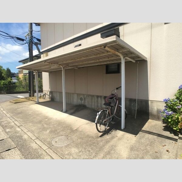 現地周辺 (駐輪場)