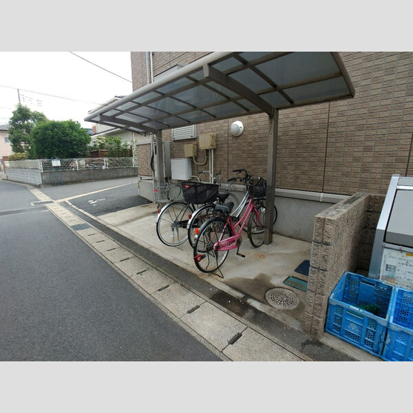 現地周辺 (駐輪場)