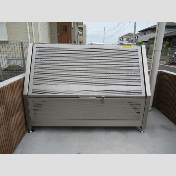 現地周辺 (ゴミストッカー)