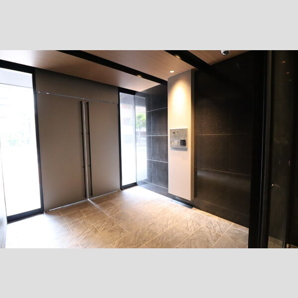 エントランス (エントランス)