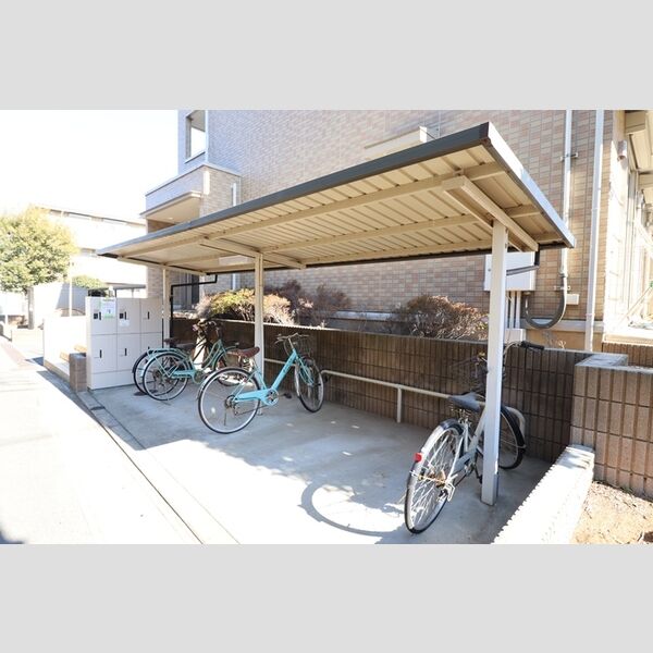 現地周辺 (駐輪場)