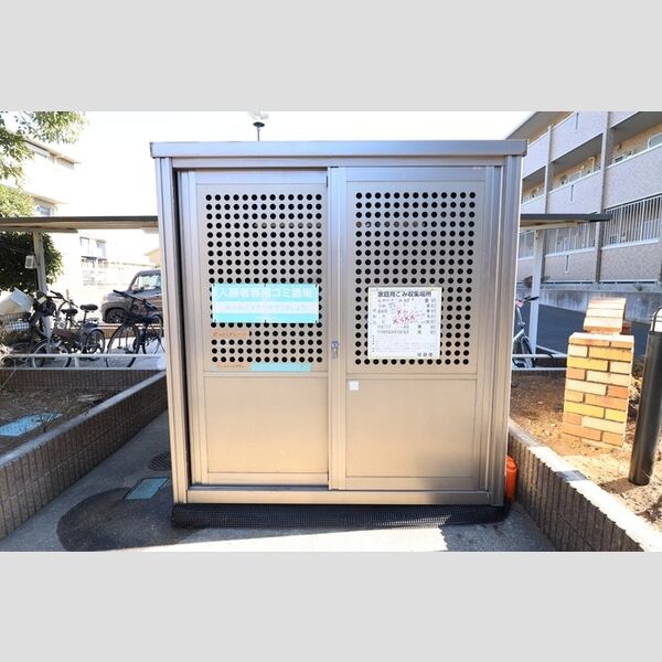 現地周辺 (ゴミ置き場)