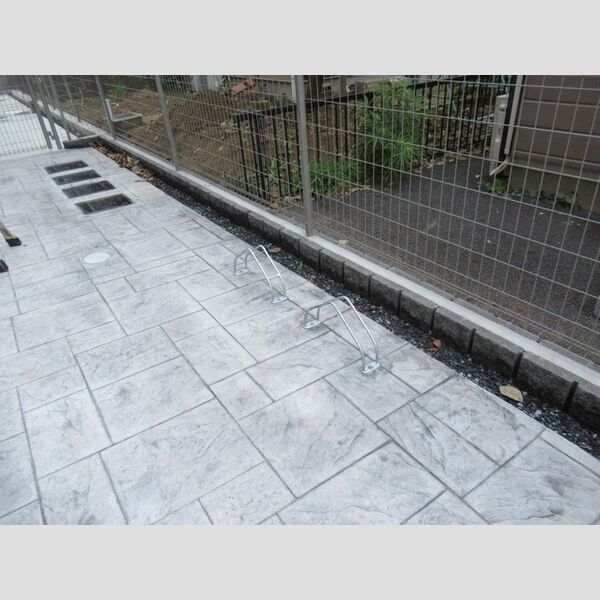 現地周辺 (自転車ラック)