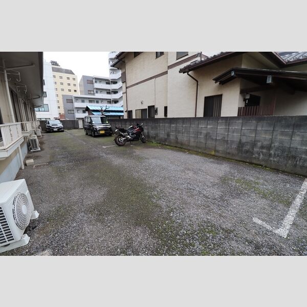 駐車場 (駐車場)