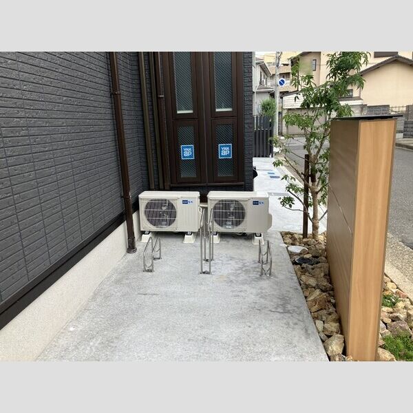 現地周辺 (駐輪ラック)