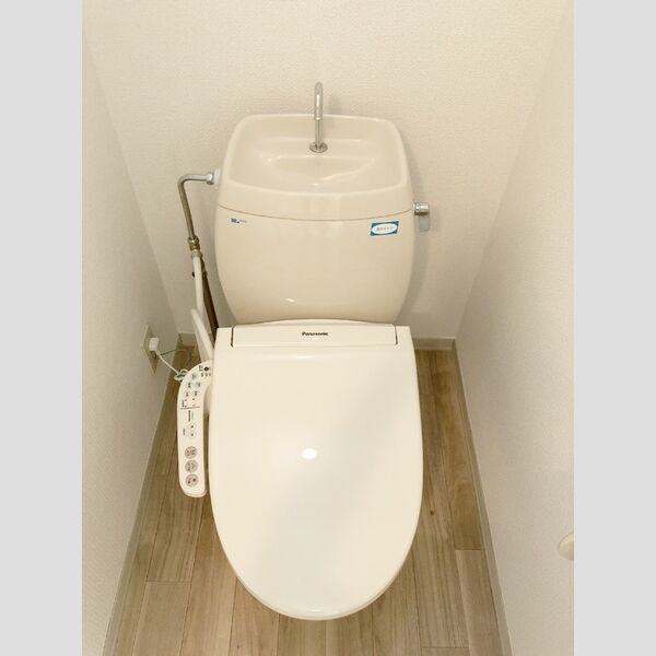 トイレ (温水洗浄暖房便座)