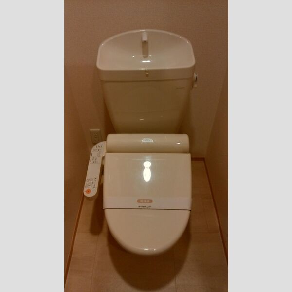 トイレ (トイレ)