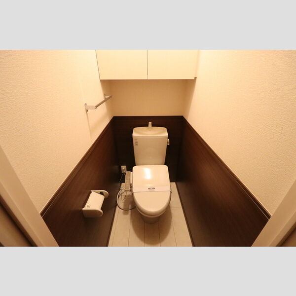 トイレ (温水洗浄暖房便座)