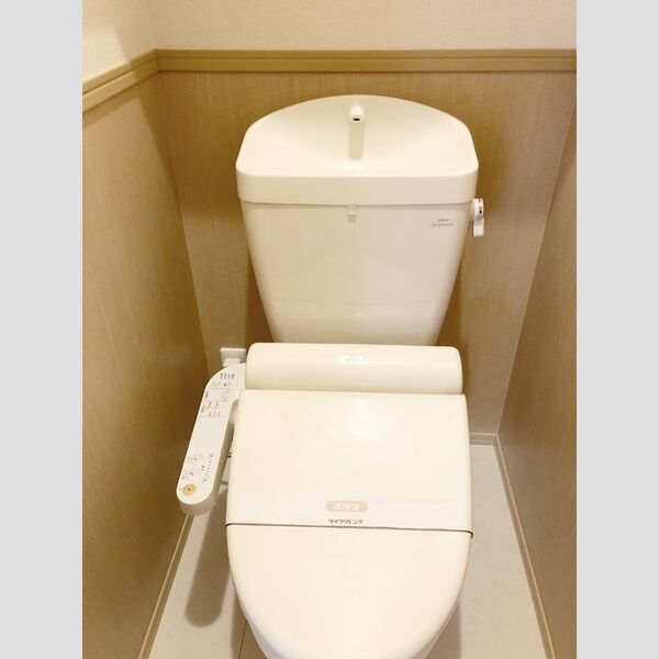 トイレ (温水洗浄暖房便座)