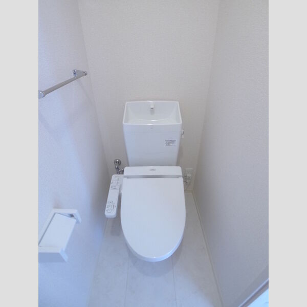トイレ (トイレ)