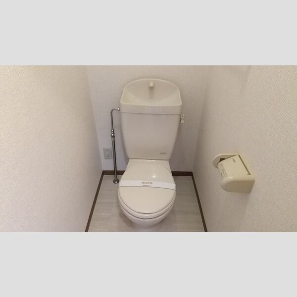 トイレ (トイレ)