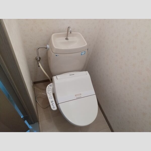 トイレ (温水洗浄暖房便座)