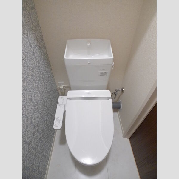 トイレ (トイレ)
