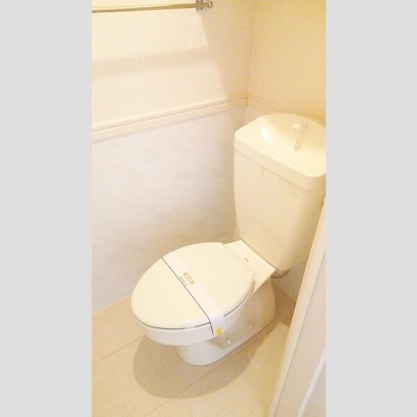 トイレ (トイレ)