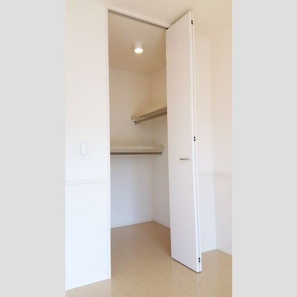 収納 (ウォークインクローゼット　洋室②)