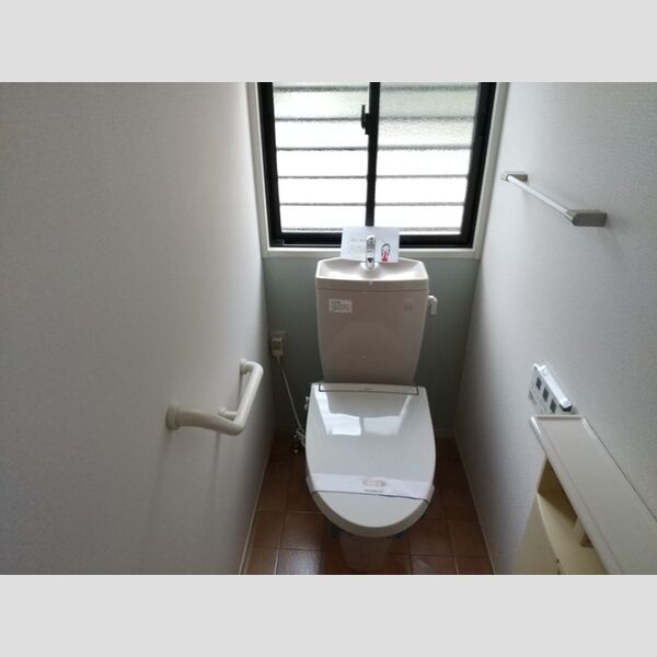 トイレ (温水洗浄暖房便座)