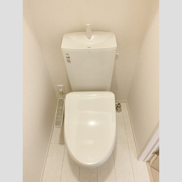 トイレ (温水洗浄暖房便座)