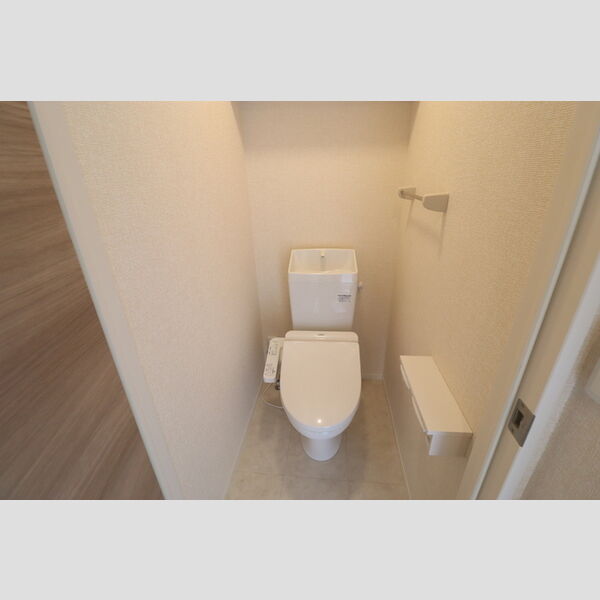 トイレ (温水洗浄暖房便座)