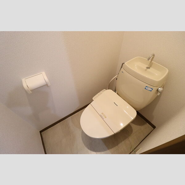 トイレ (温水洗浄暖房便座)