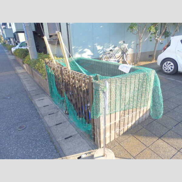現地周辺 (ゴミステーション)