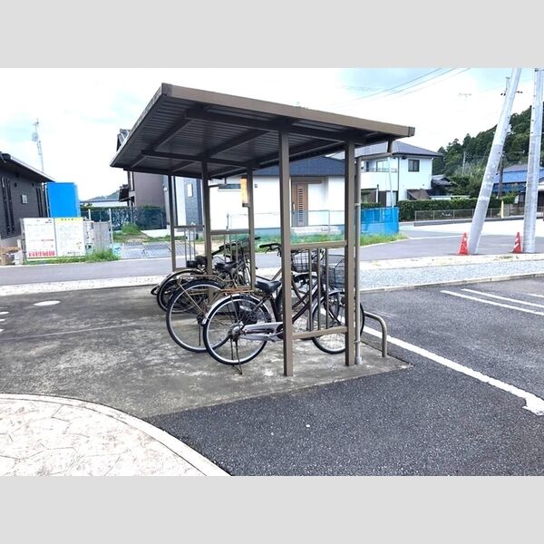 現地周辺 (駐輪場)