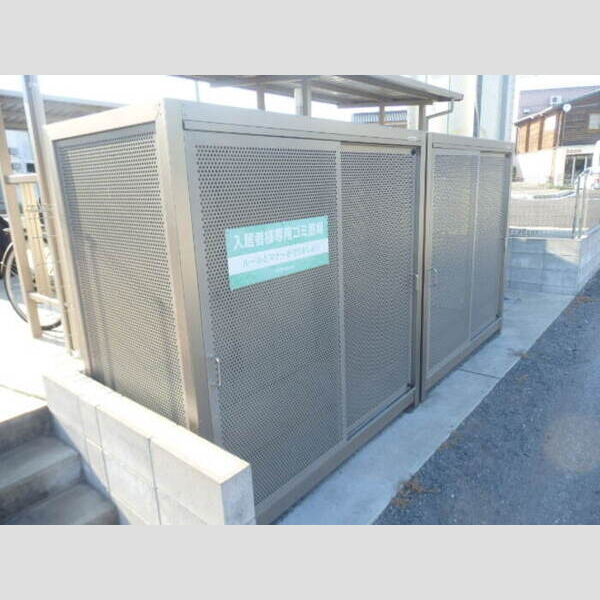 現地周辺 (ゴミストッカー)