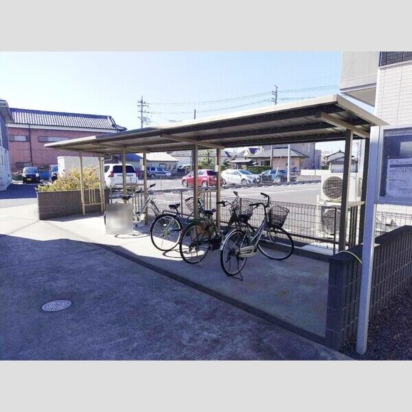 現地周辺 (駐輪場)