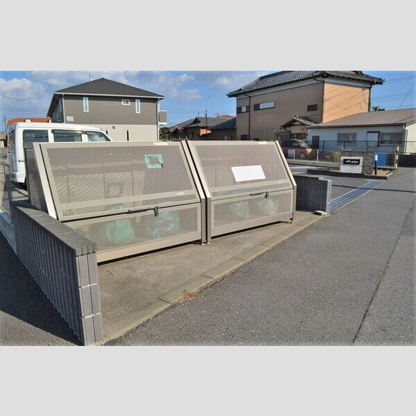 現地周辺 (ゴミストッカー)