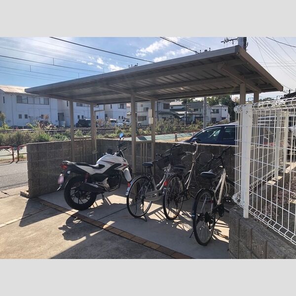 現地周辺 (駐輪場)