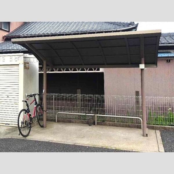 現地周辺 (駐輪場)