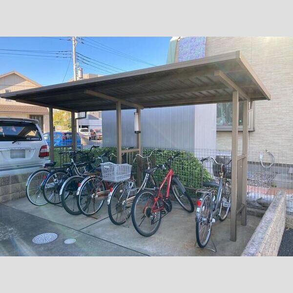 現地周辺 (駐輪場)
