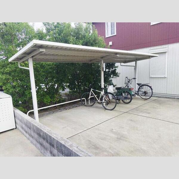 現地周辺 (駐輪場)