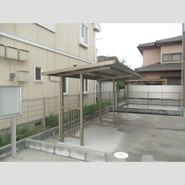 現地周辺 (駐輪場)