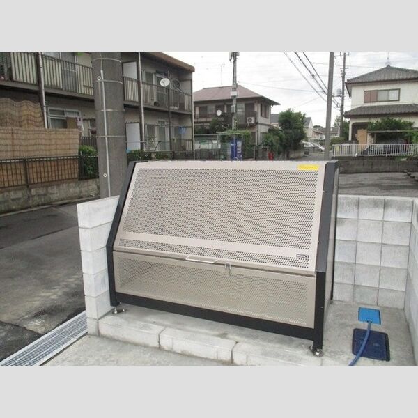 現地周辺 (ゴミストッカー)