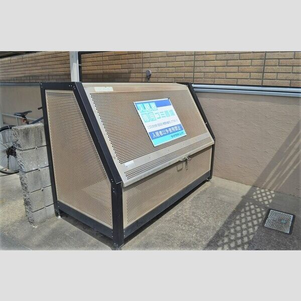 現地周辺 (ゴミストッカー)