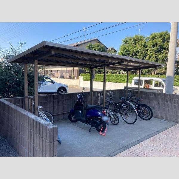 現地周辺 (駐輪場)