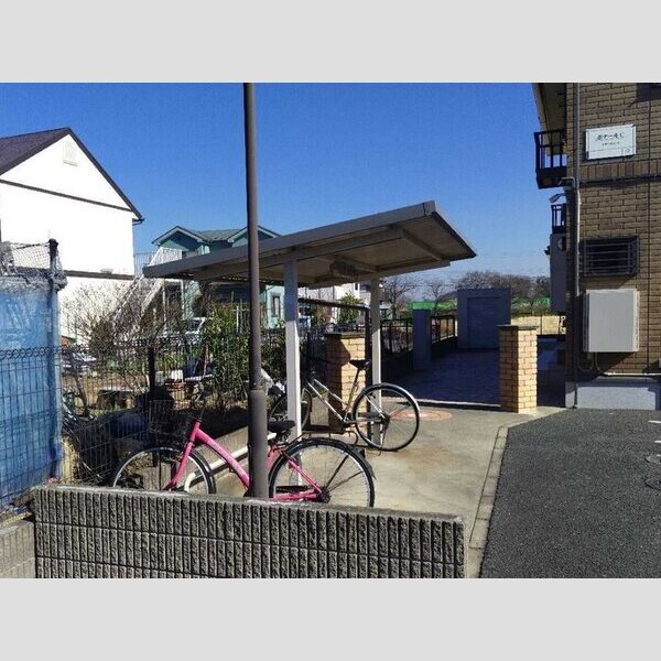 現地周辺 (駐輪場)